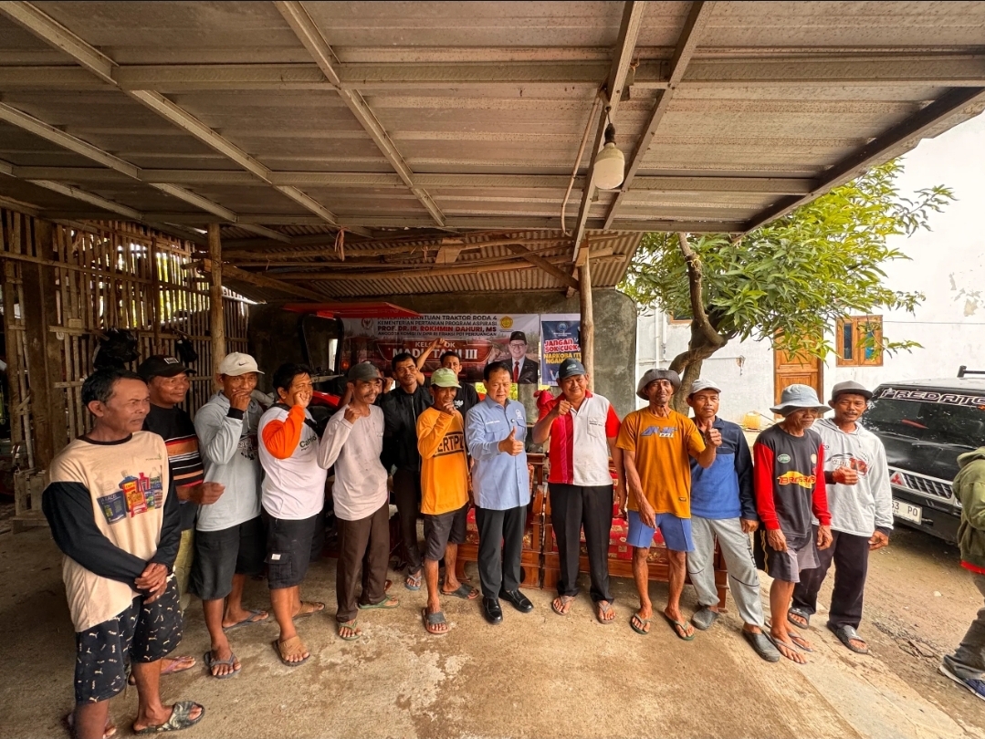  Kunjungan Prof. Rokhmin Dahuri ke Kelompok Madu Tani II  menjadi momentum penting untuk melihat langsung dampak bantuan traktor roda 4 bagi petani.